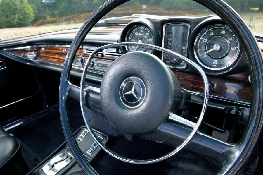  Mercedes-Benz 280 SE 3.5 Cabriolet 1970 года  (фото 9 из 19)